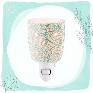 Scentsy plug in mini warmer